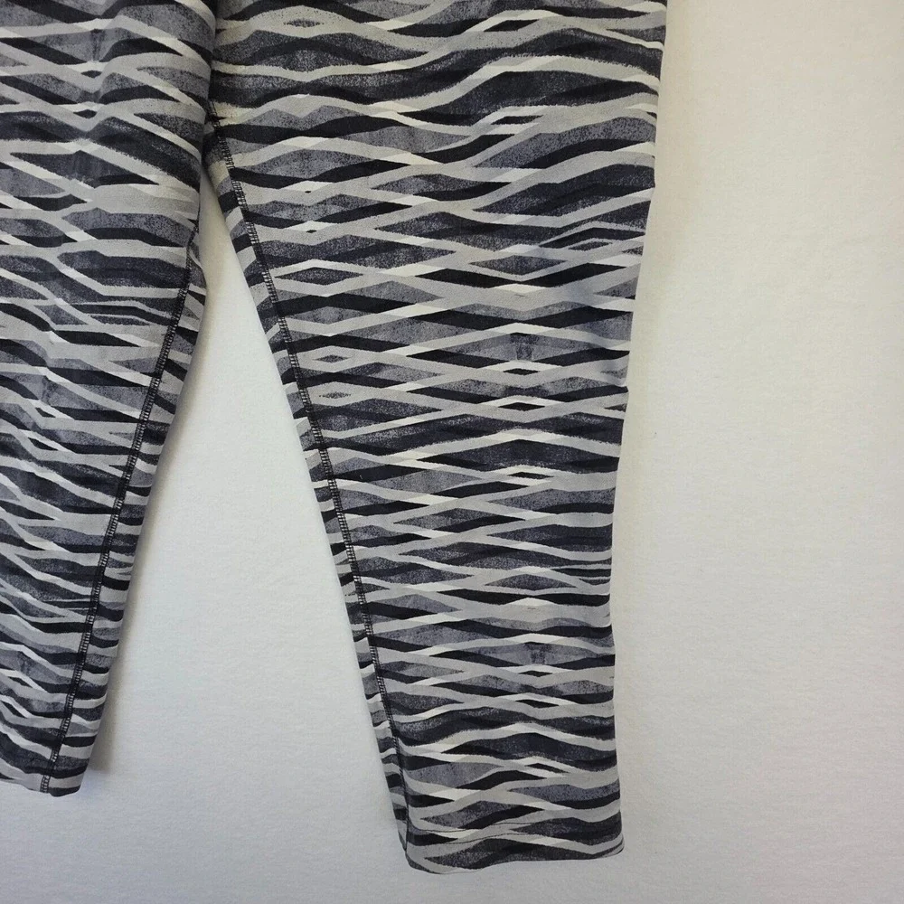Nike Leggings Womens L Gray Skinny Mid Rise Capri Stretch Running Athleisure Gym